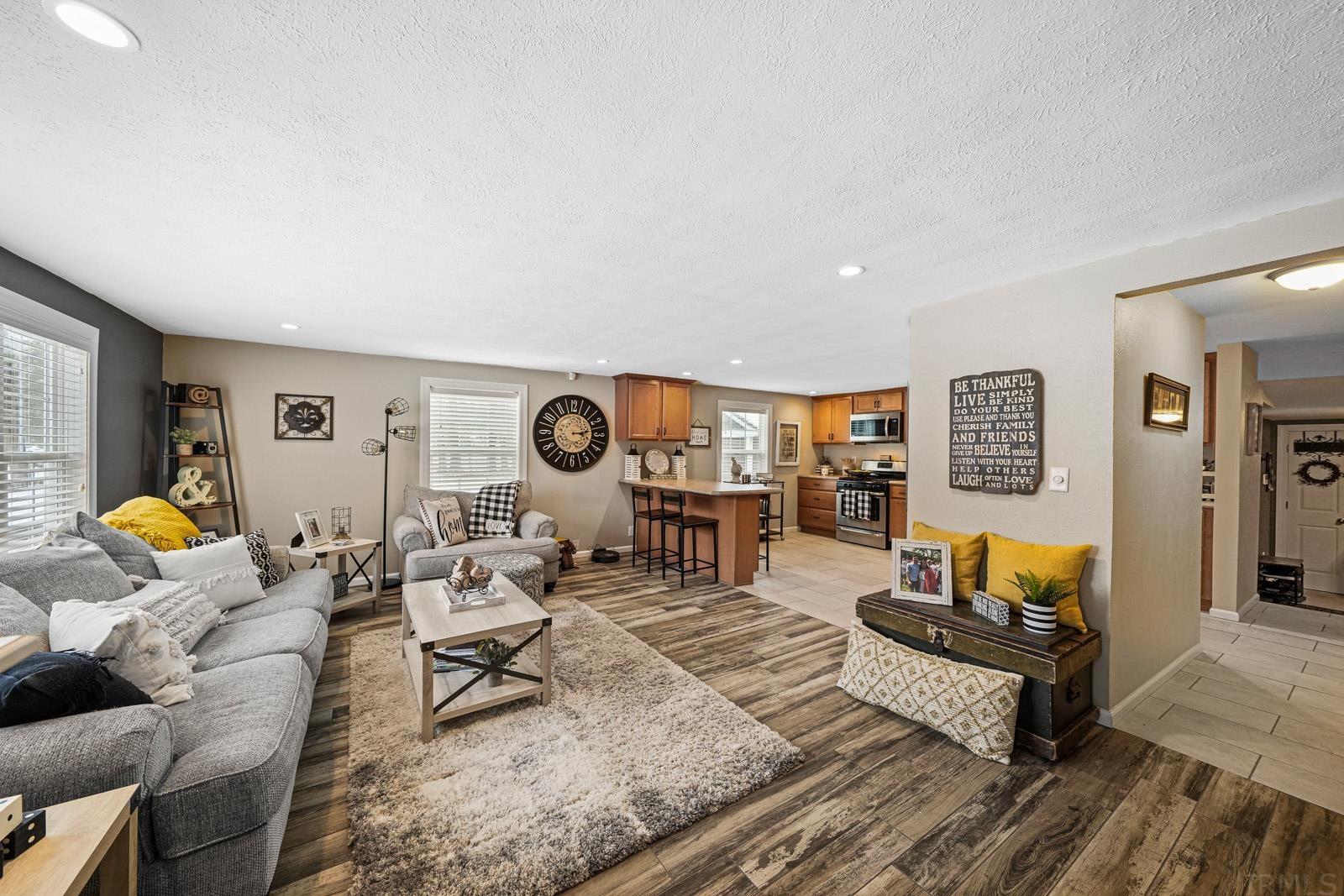54665 Buckeye Road Mishawaka, IN 46545 - Photo 6 of 27 Gallery Image 6