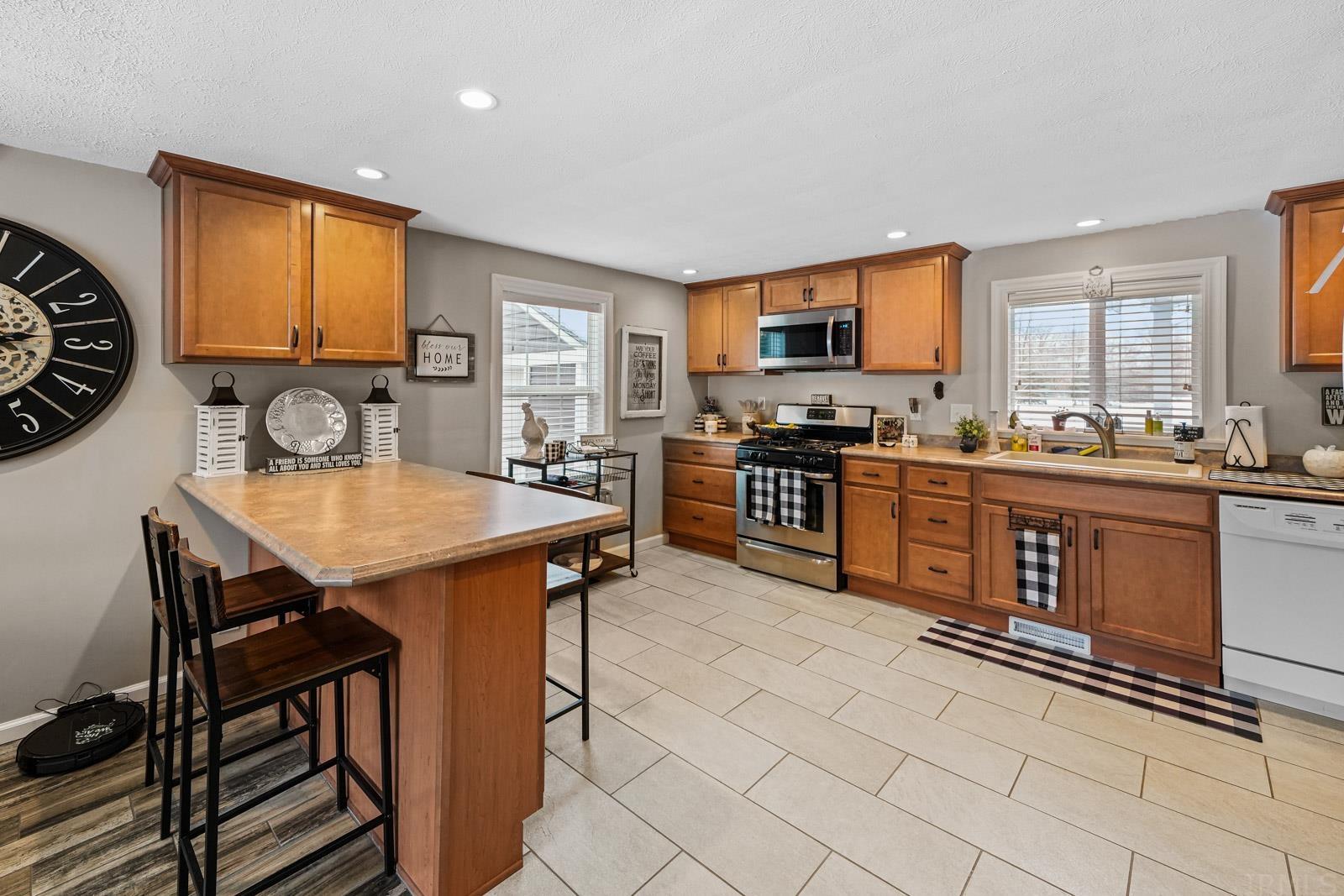 54665 Buckeye Road Mishawaka, IN 46545 - Photo 7 of 27 Gallery Image 7
