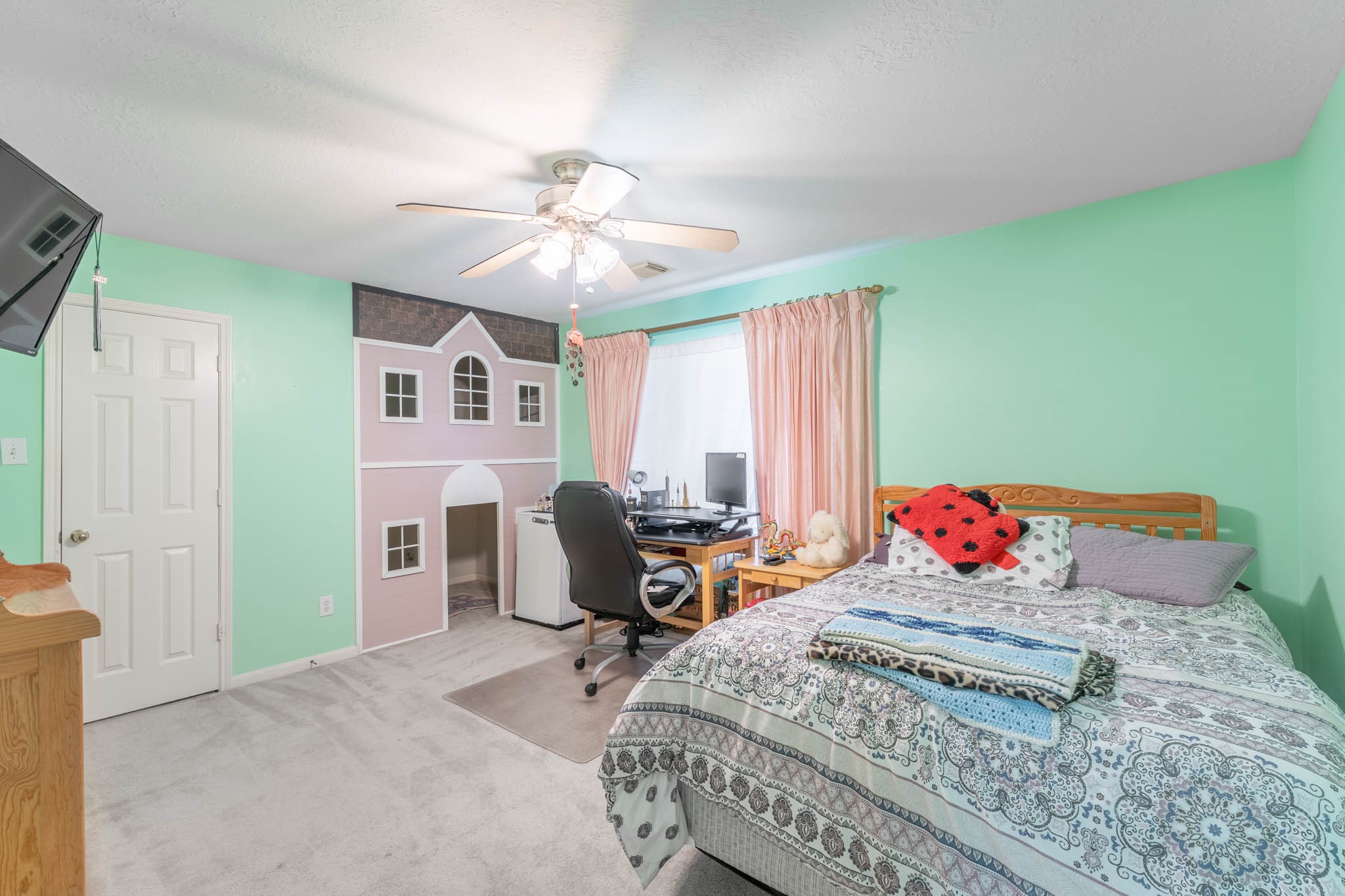 1205 Cambridge Court Seabrook, TX 77586 - Photo 33 of 47 a bedroom with a bed furniture and a window