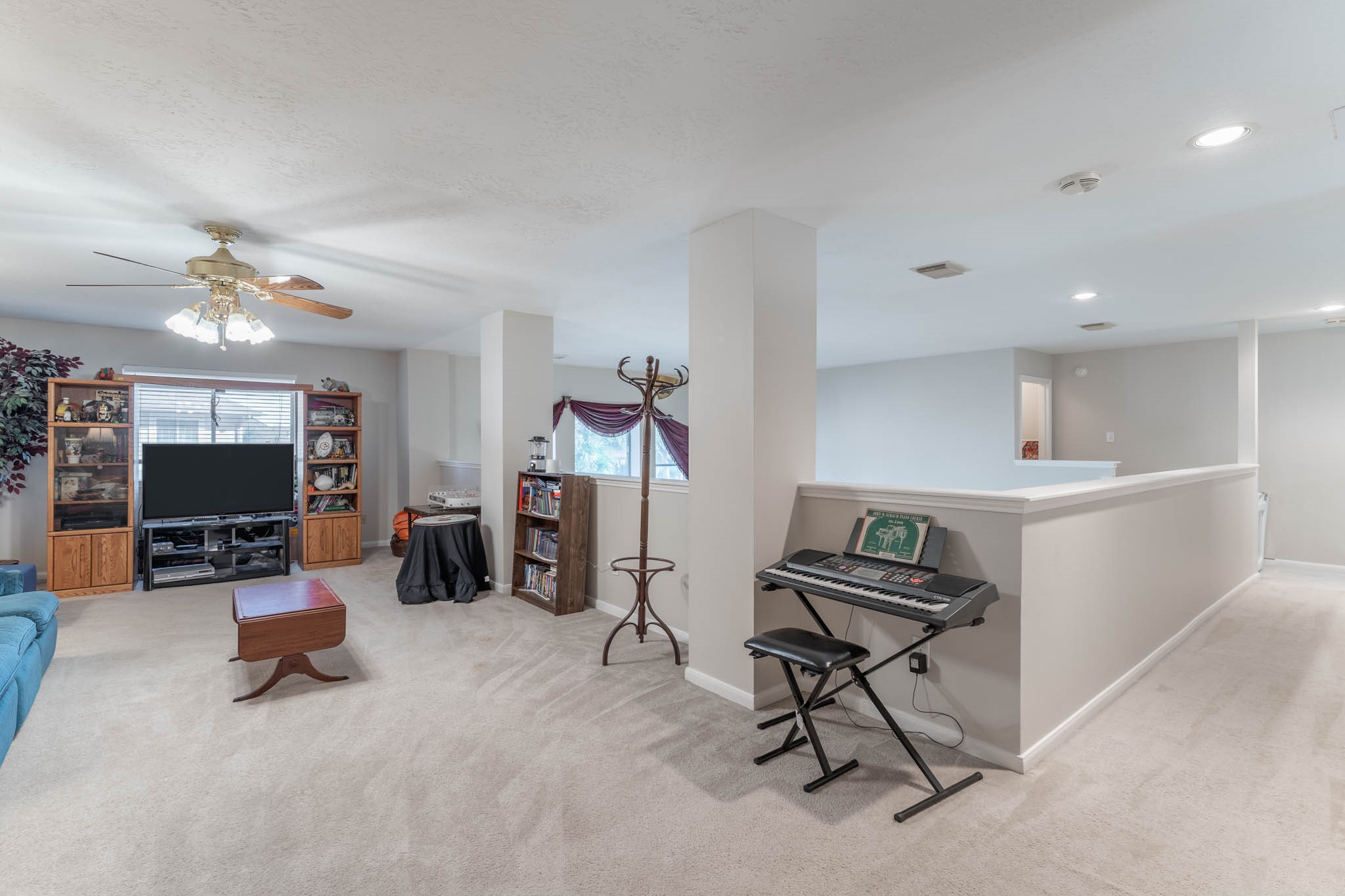 1205 Cambridge Court Seabrook, TX 77586 - Photo 39 of 47 a view of a livingroom with furniture and a flat screen tv