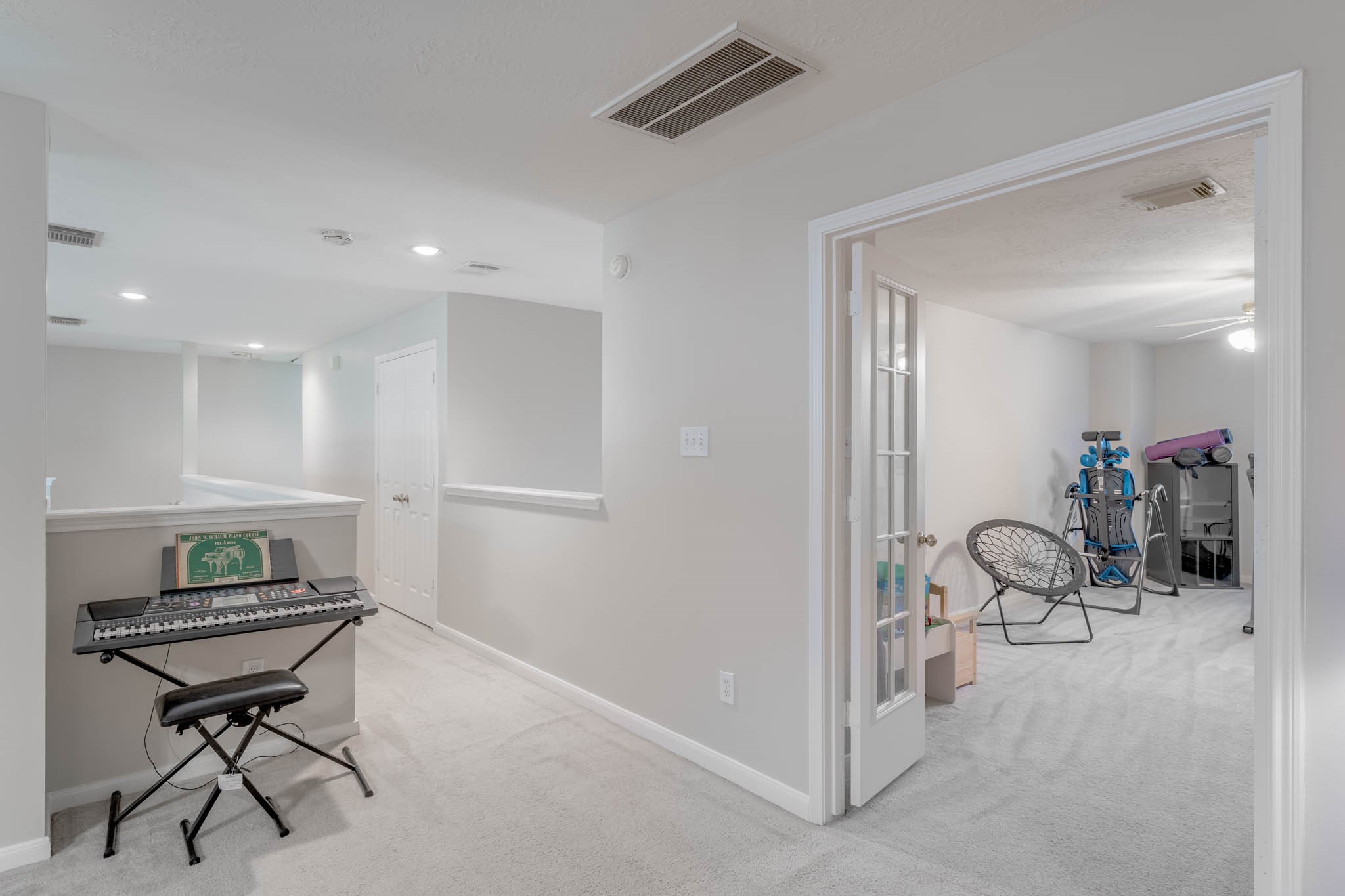 1205 Cambridge Court Seabrook, TX 77586 - Photo 40 of 47 a view of a room with gym equipment
