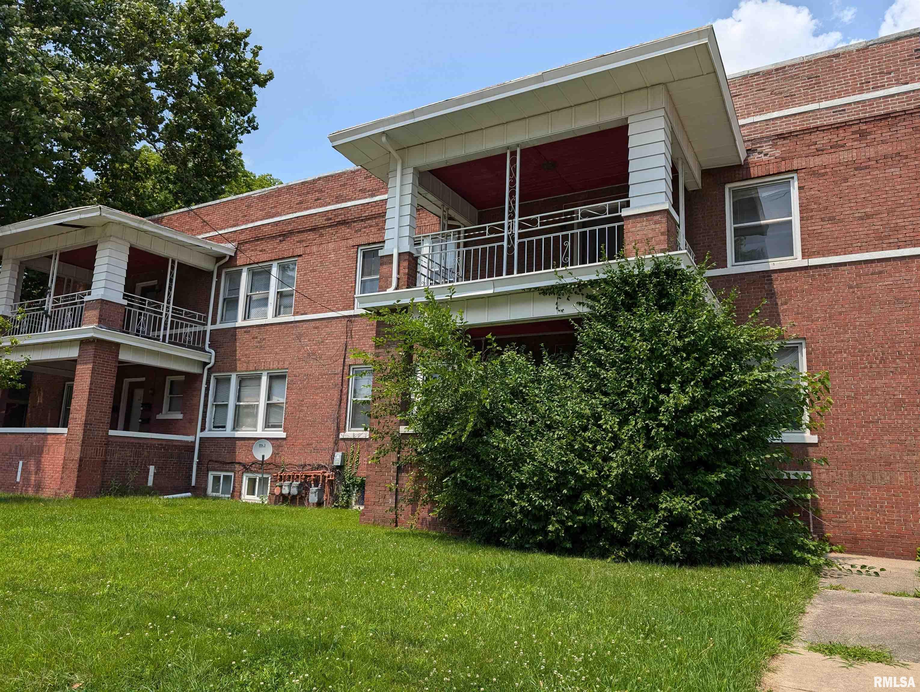 417 West Columbia Terrace Peoria, IL 61606 - Photo 1 of 15