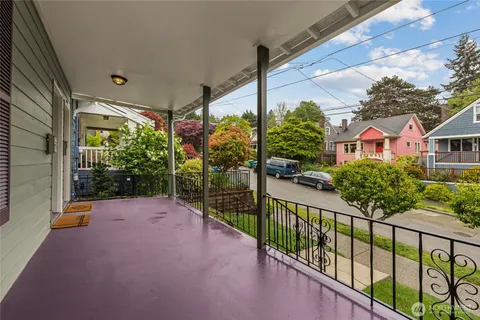 $950,000 | 1830 North 54th Street, Seattle, WA 98103