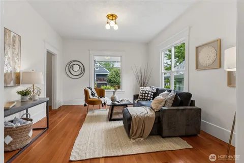 $950,000 | 1830 North 54th Street, Seattle, WA 98103
