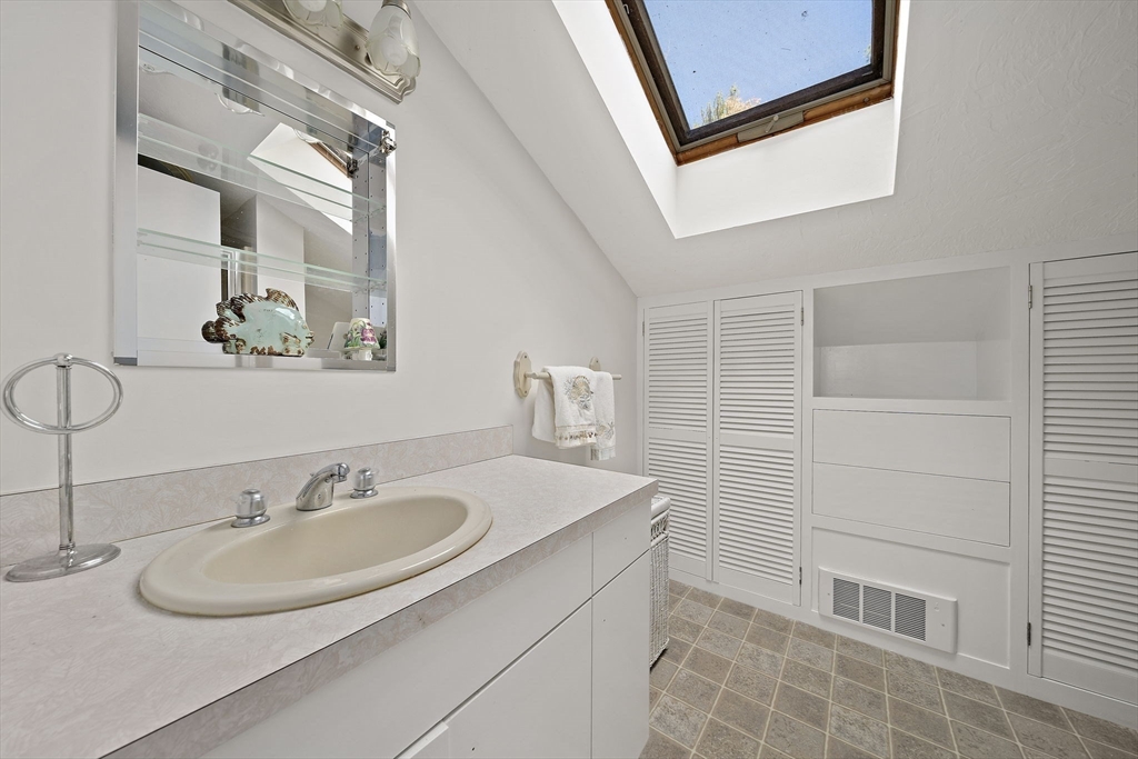 575 First Parish Road Scituate, MA 02066 - Photo 20 of 29