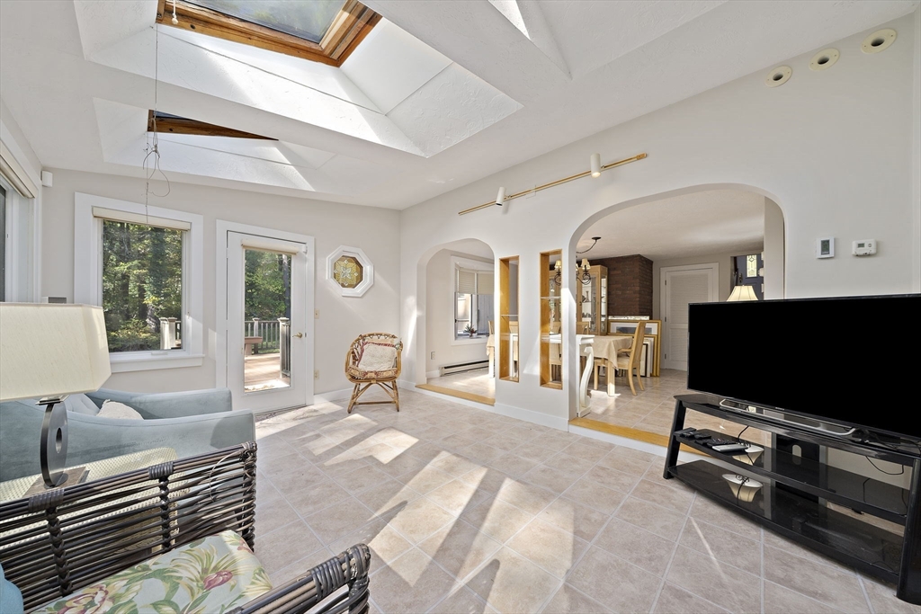 575 First Parish Road Scituate, MA 02066 - Photo 8 of 29