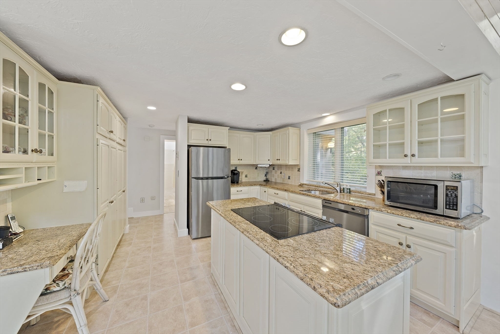 575 First Parish Road Scituate, MA 02066 - Photo 9 of 29