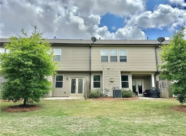 a view of a house with a yard and plants