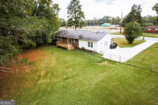 a view of a house with a yard table and chairs