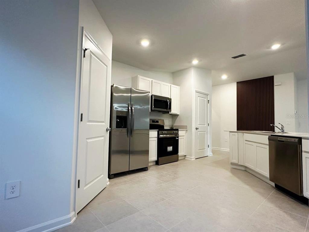 339 Puma Loop Groveland, FL 34736 - Photo 6 of 33