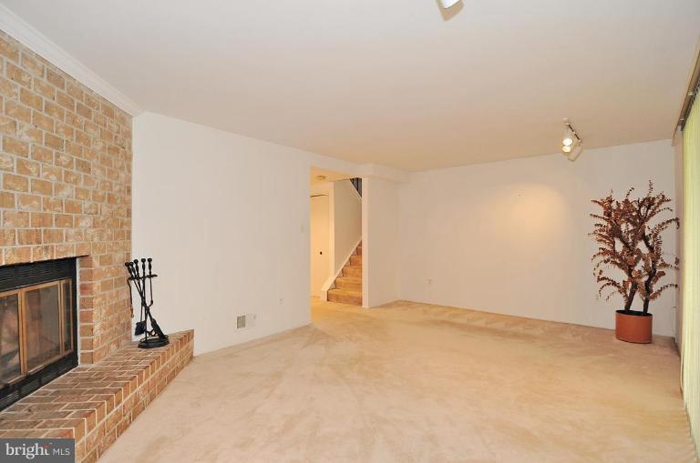9784 Early Spring Way Columbia, MD 21046 - Photo 11 of 29 Family Room #2