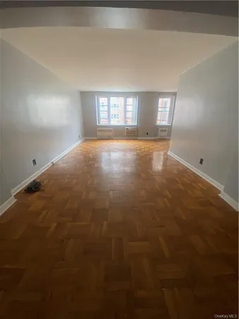 $1,800 | 4 Sadore Lane, Unit 2W, Yonkers, NY 10710
