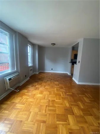 $1,800 | 4 Sadore Lane, Unit 2W, Yonkers, NY 10710