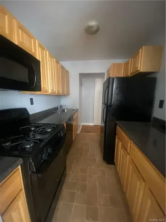 $1,800 | 4 Sadore Lane, Unit 2W, Yonkers, NY 10710