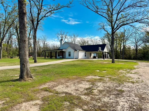 a house view with swimming pool