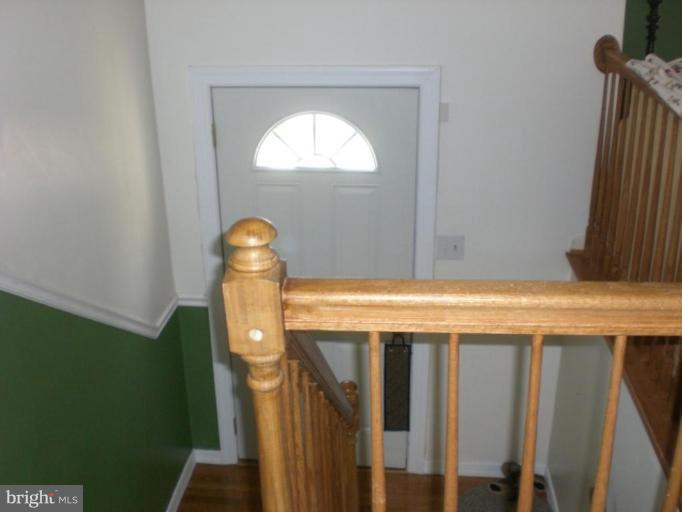14324 Lindendale Road Woodbridge, VA 22193 - Photo 6 of 21 Entrance / Foyer