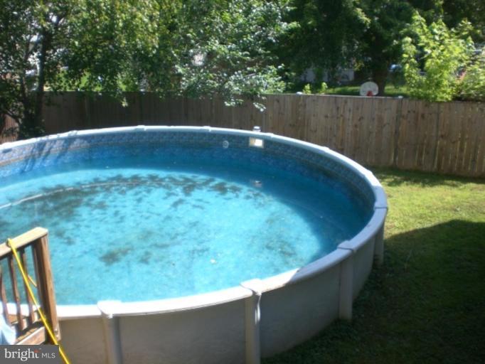 14324 Lindendale Road Woodbridge, VA 22193 - Photo 9 of 21 Swimming Pool