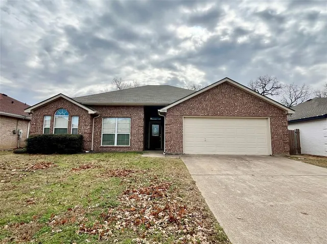 $2,095 | 1109 Hidden Glade Drive, Mansfield, TX 76063