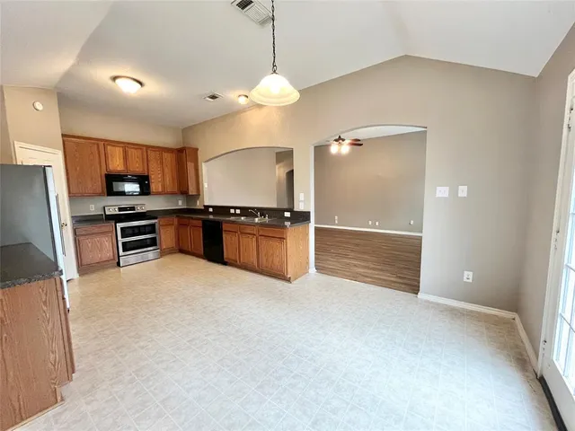 $2,095 | 1109 Hidden Glade Drive, Mansfield, TX 76063