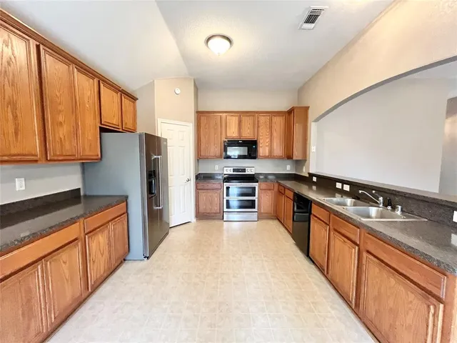 $2,095 | 1109 Hidden Glade Drive, Mansfield, TX 76063