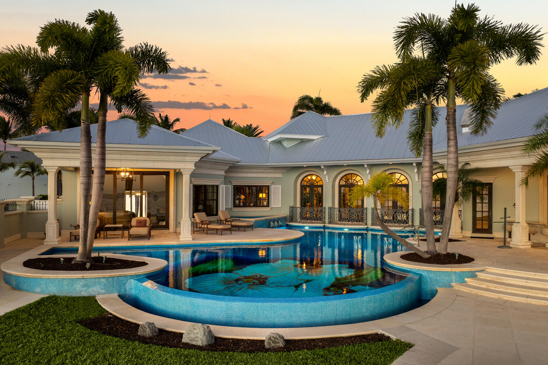 19 Sunset Key Drive Key West, FL 33040 - Photo 4 of 98 Private backyard oasis