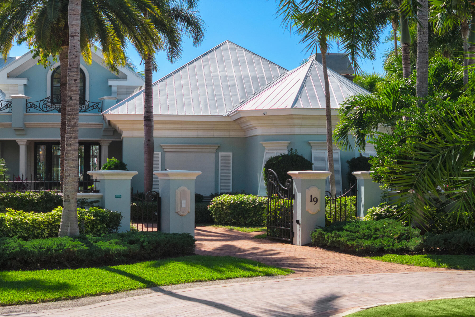 19 Sunset Key Drive Key West, FL 33040 - Photo 8 of 98 Gated front entry