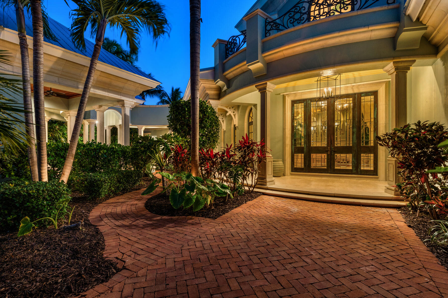 19 Sunset Key Drive Key West, FL 33040 - Photo 88 of 98 a view of a house with a flower garden
