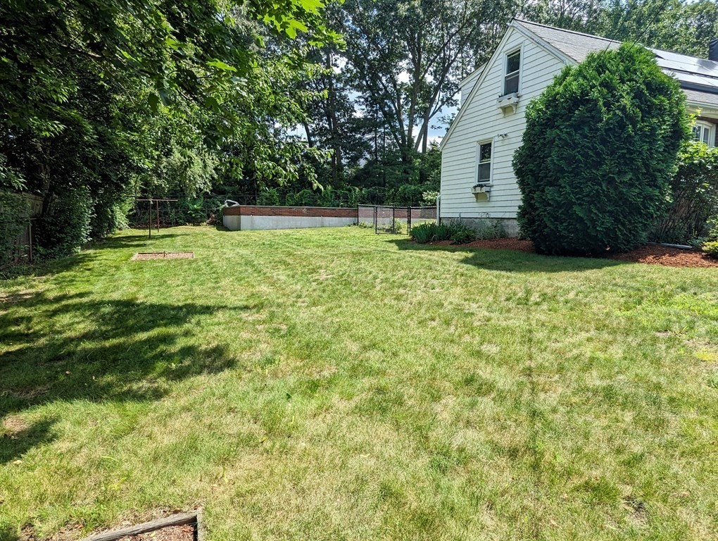20 Hale Road East Walpole, MA 02032 - Photo 3 of 20 Gallery Image 3