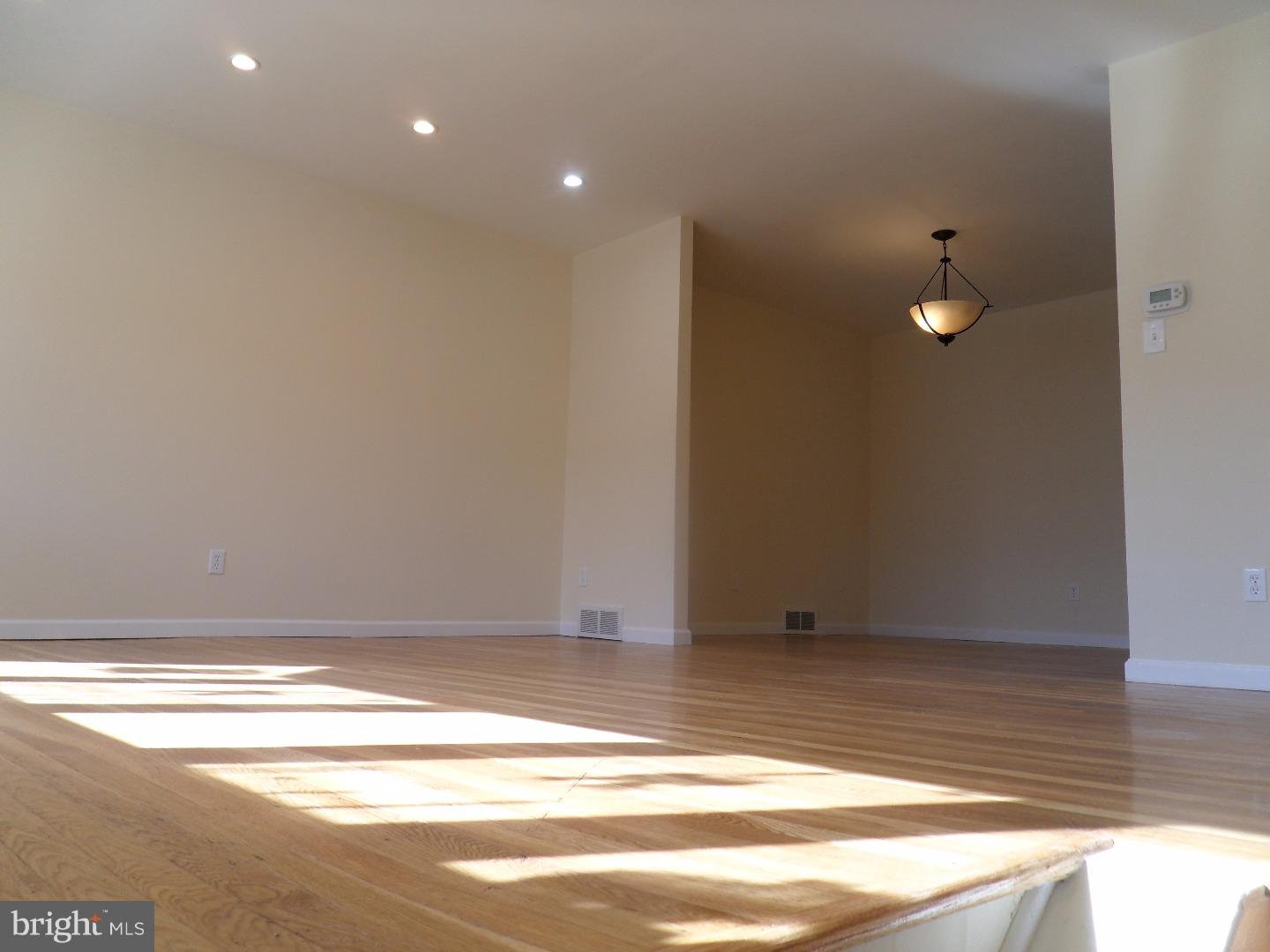 3117 Derry Road Philadelphia, PA 19154 - Photo 3 of 15 Living Room