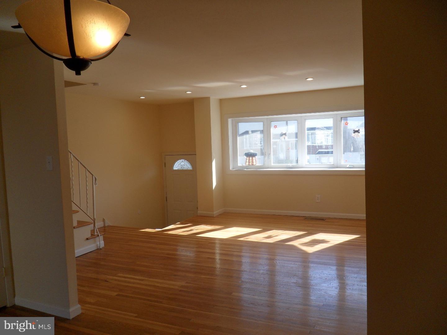 3117 Derry Road Philadelphia, PA 19154 - Photo 4 of 15 Living Room