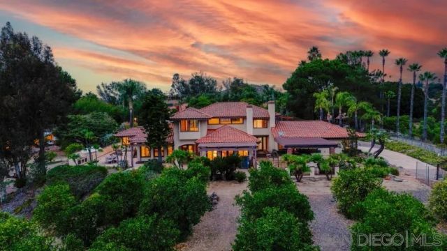 a view of a houses with a garden