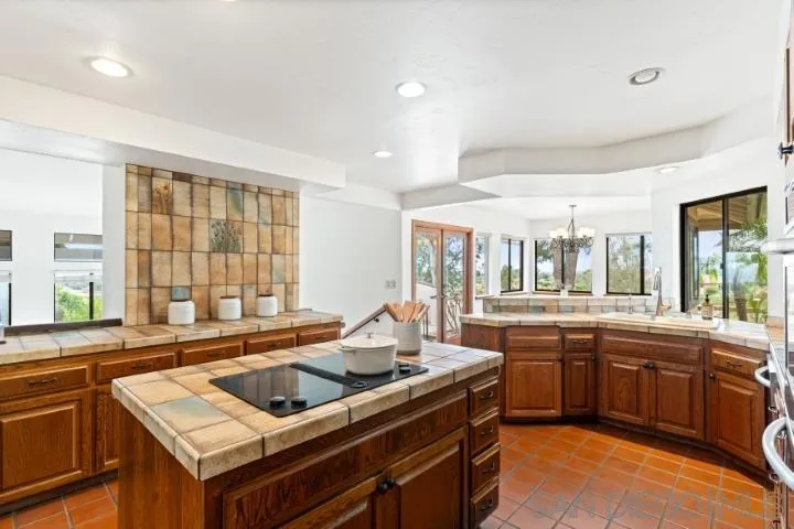 3253 Yucca Terrace Fallbrook, CA 92028 - Photo 23 of 62 a kitchen that has a sink and a stove in it