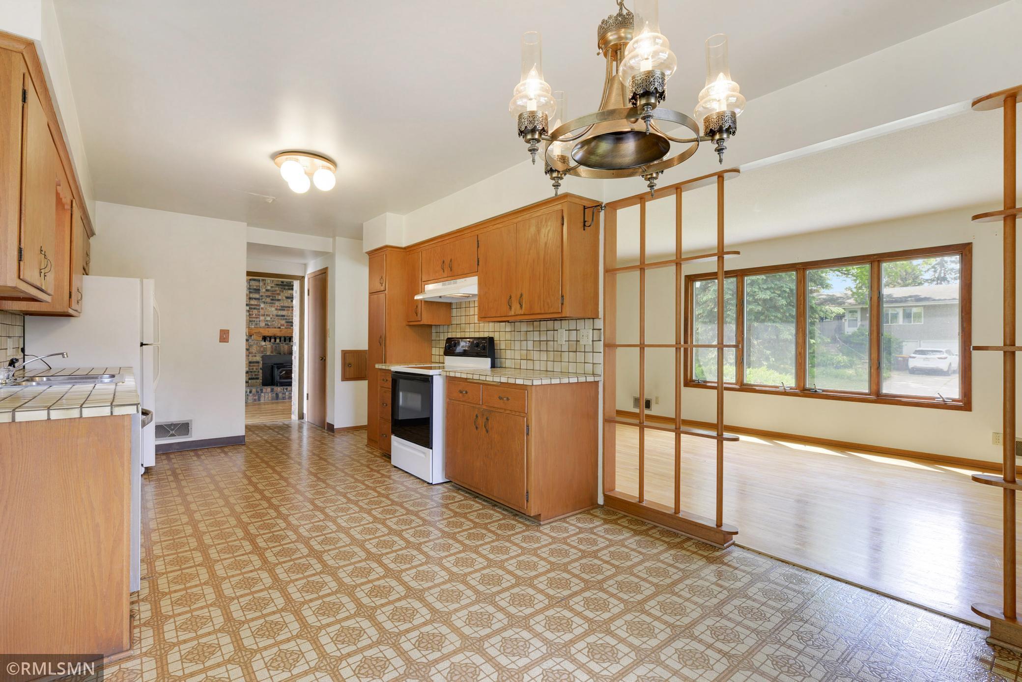 2603 Roth Place White Bear Lake, MN 55110 - Photo 7 of 27 Gallery Image 7