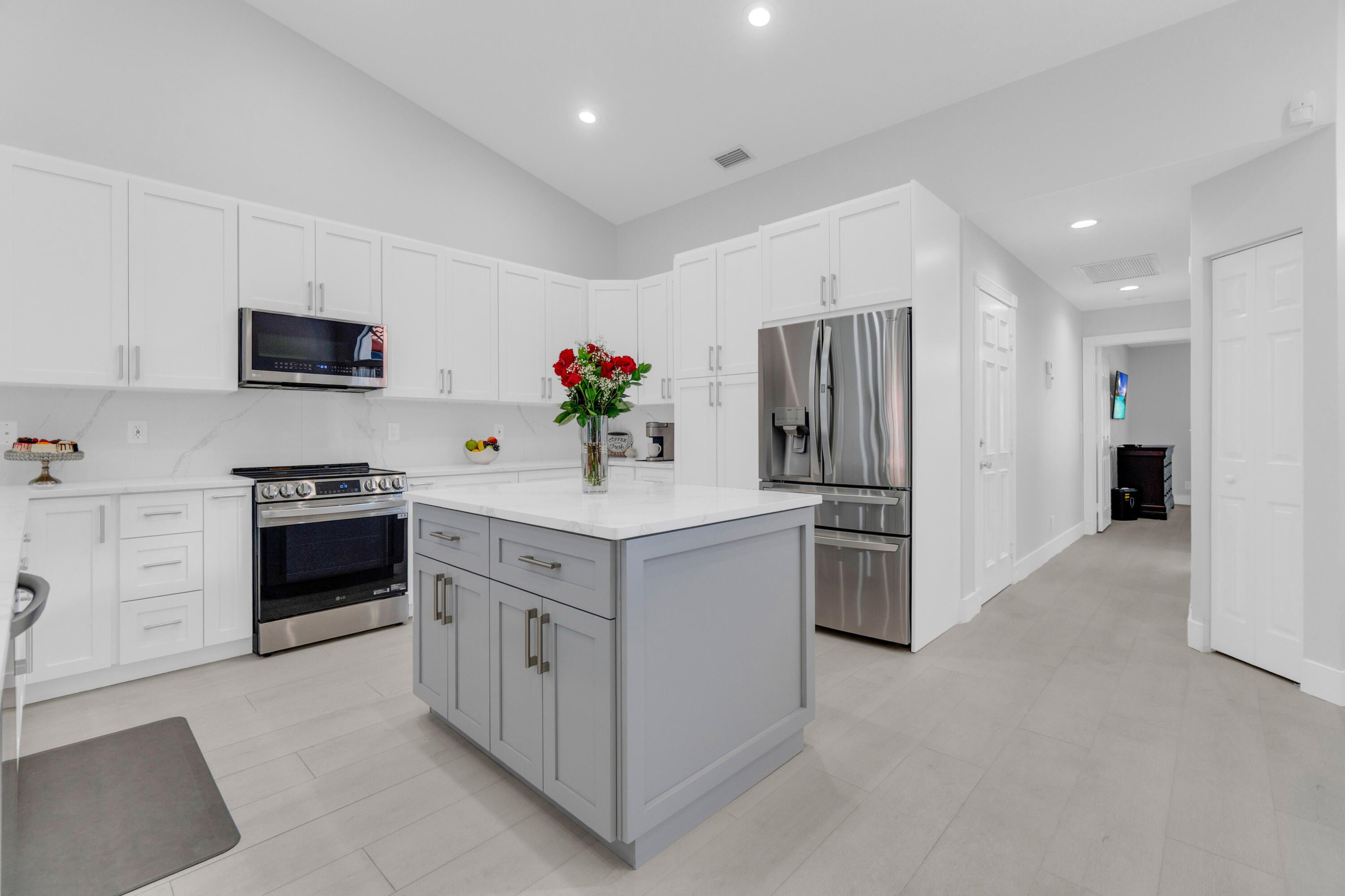 8224 Vía Bella Boca Raton, FL 33496 - Photo 6 of 68 6