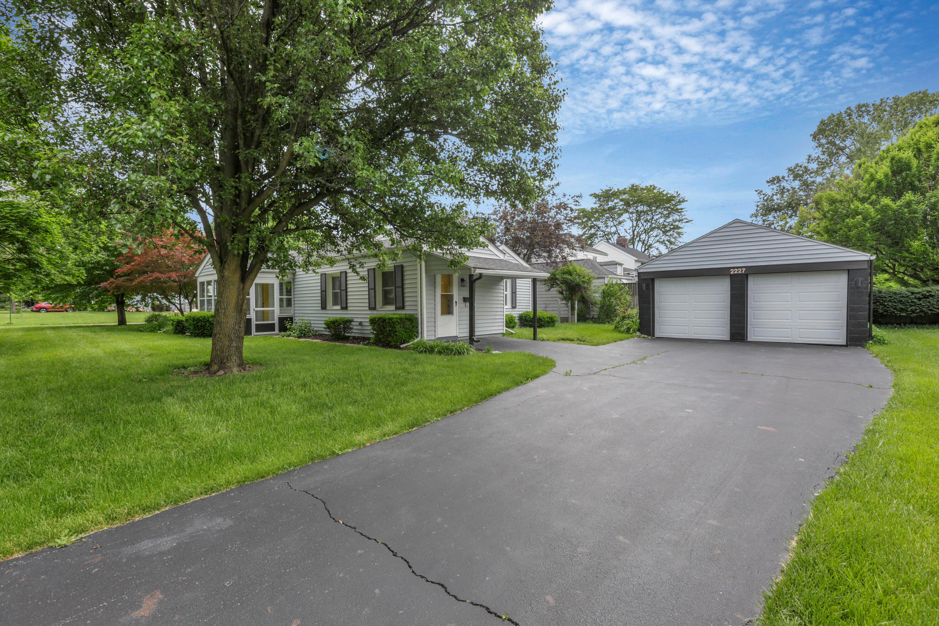 2227 Zollinger Road Columbus, OH 43221 - Photo 42 of 43 3-print-4E7A7868