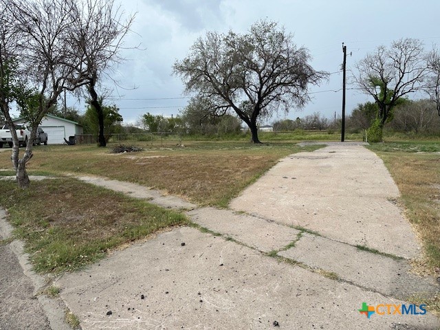840 Hamilton Street Sinton, TX 78387 - Photo 2 of 9