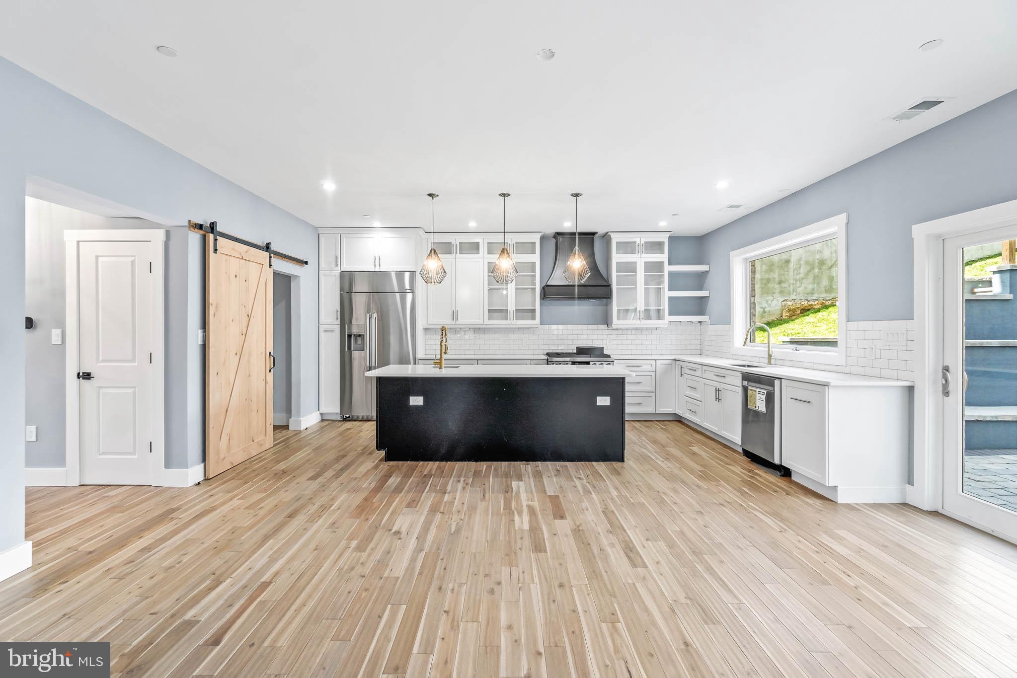 204 Geneva Avenue Silver Spring, MD 20910 - Photo 10 of 62 Just magnificent!