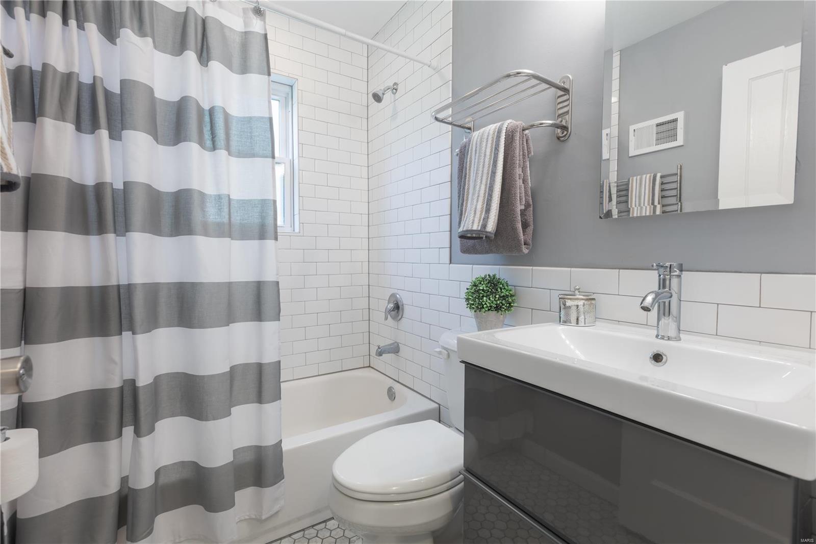1550 Grant Ridge Lane St. Louis, MO 63119 - Photo 13 of 24 Gallery Image 13