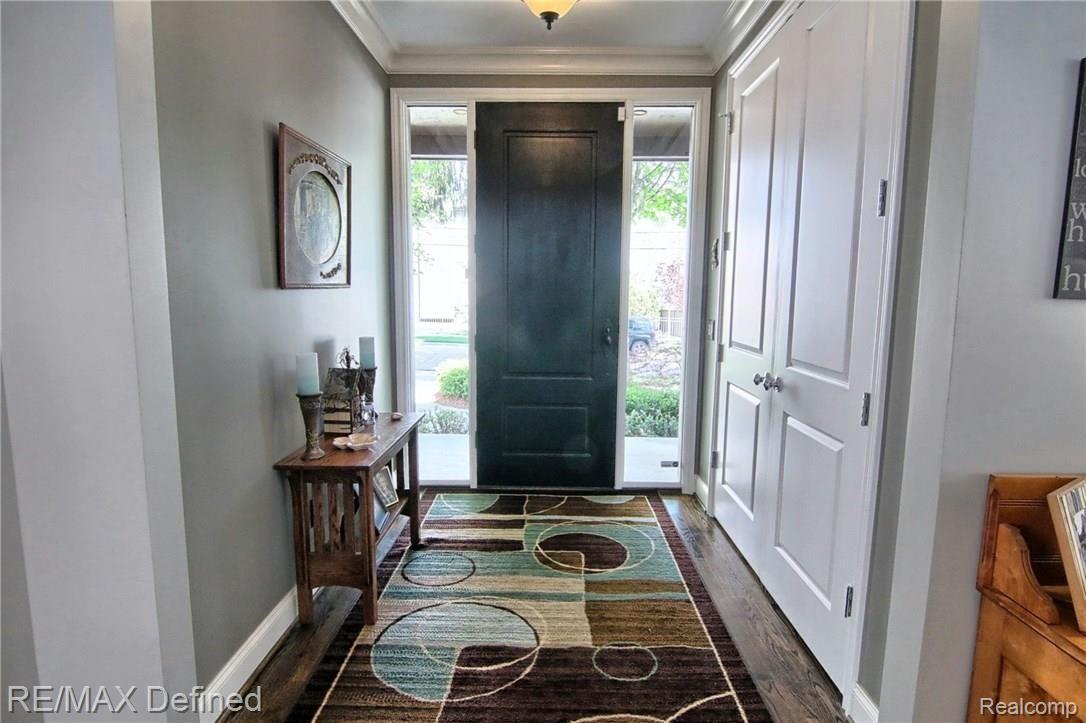 214 South Castell Avenue Rochester, MI 48307 - Photo 11 of 35 Foyer.jpg