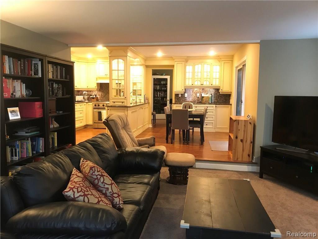 875 Hampton Circle Rochester Hills, MI 48307 - Photo 26 of 47