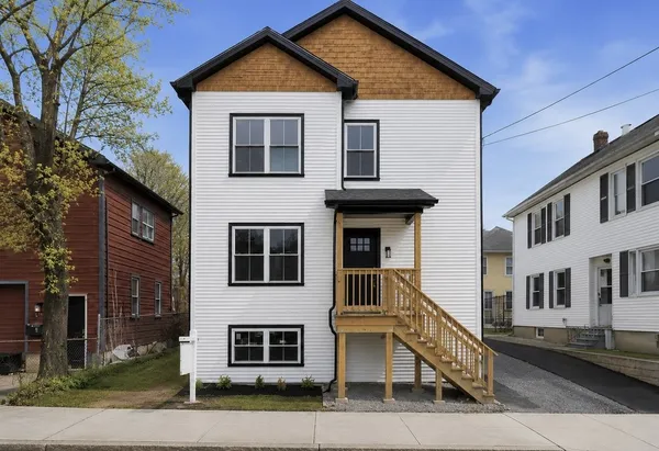 $2,700 | 35 Mt Pleasant Avenue, Providence, RI 02908