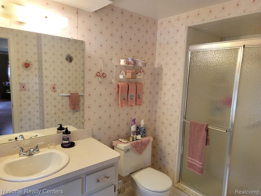 25630 Branchaster Road Farmington Hills, MI 48336 - Photo 31 of 48