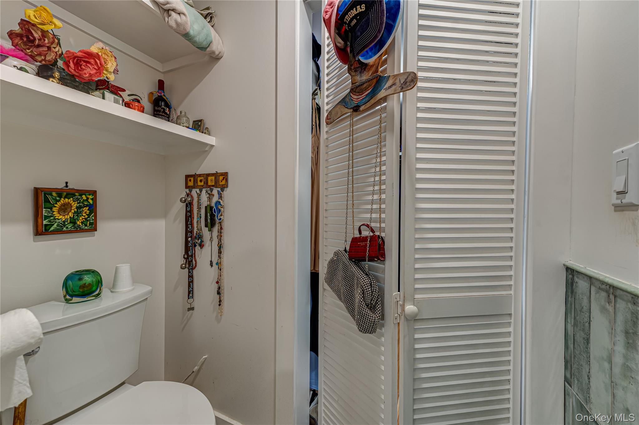 253 Melbury Road Babylon, NY 11702 - Photo 22 of 44