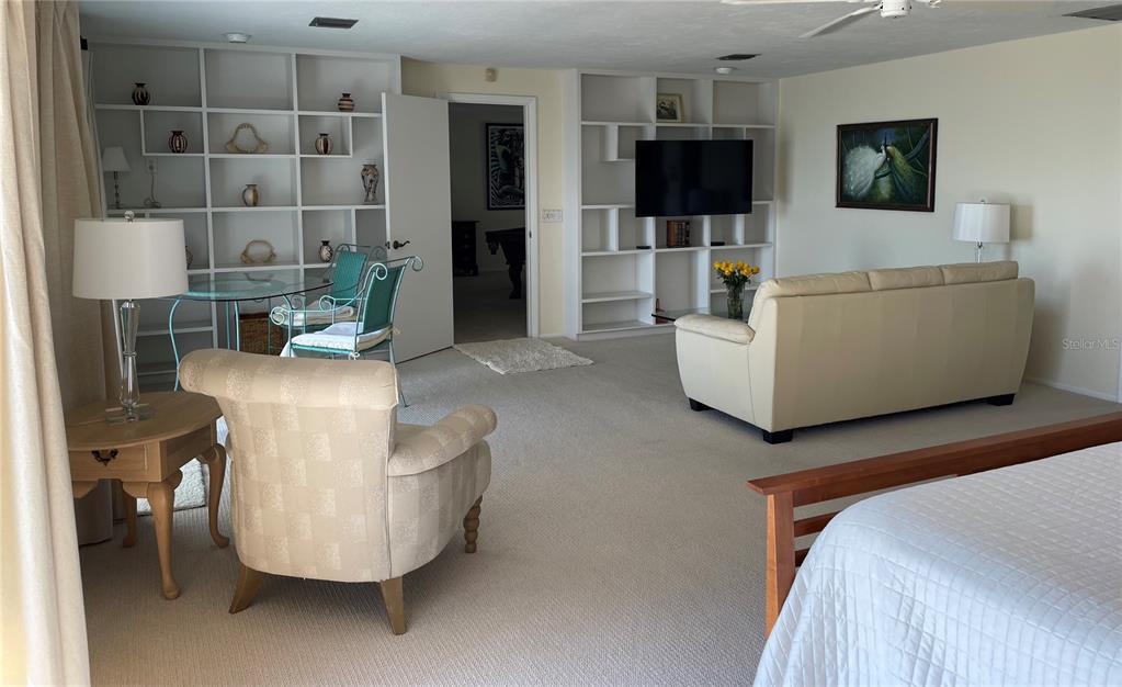 2709 Casey Key Road Nokomis, FL 34275 - Photo 27 of 40 a living room with furniture and a flat screen tv