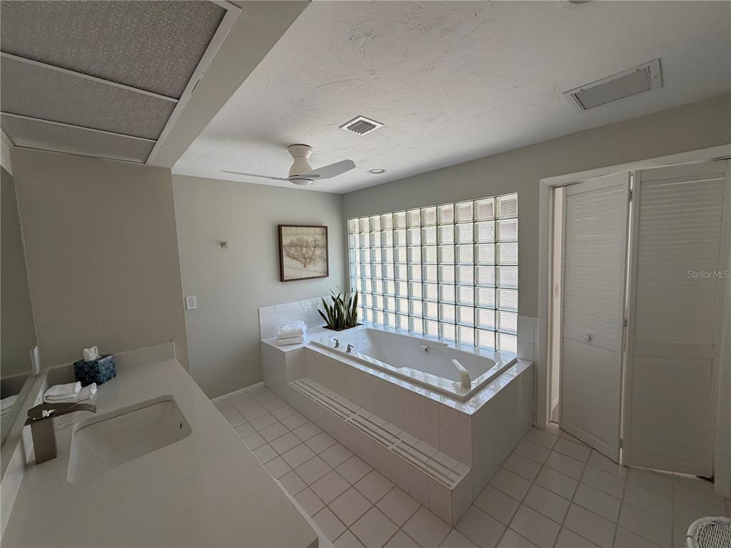 2709 Casey Key Road Nokomis, FL 34275 - Photo 33 of 64 a living room with a couch and a table in it