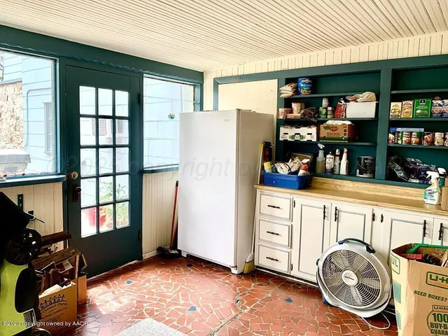 a view of kitchen with washer and dryer