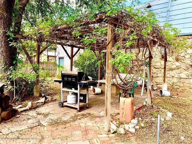 a view of a chairs and table in a backyard