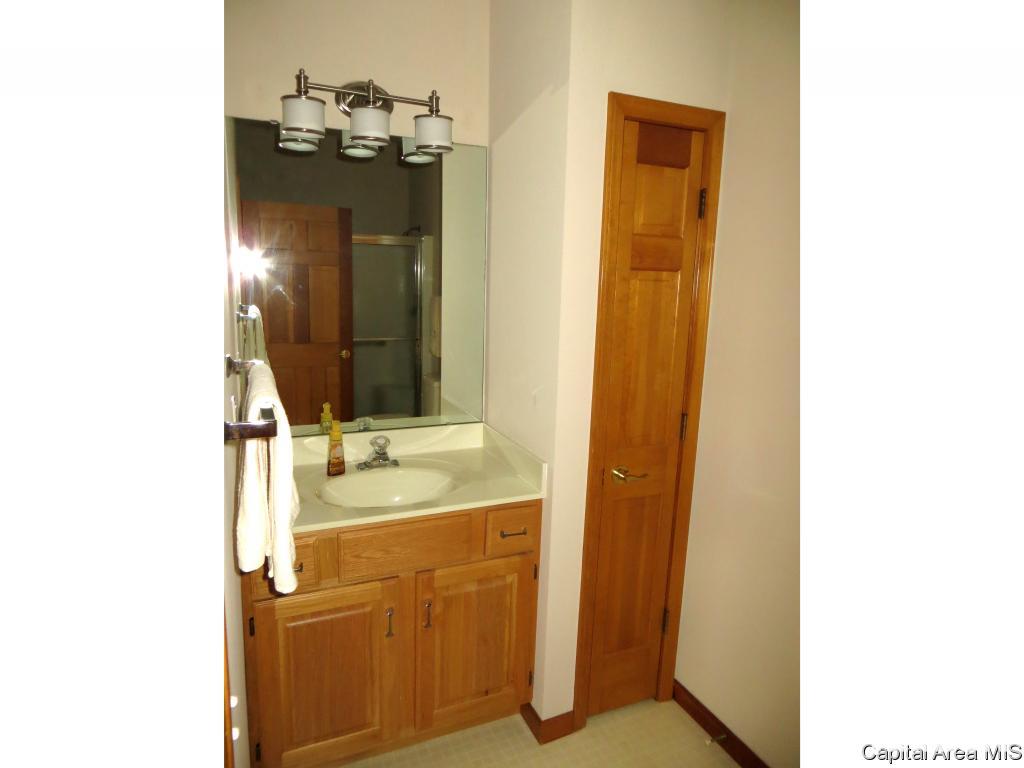 2004 Monteford Court Springfield, IL 62704 - Photo 4 of 13 Gallery Image 4