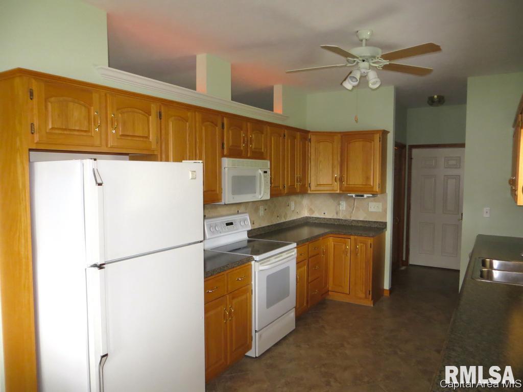 2004 Monteford Court Springfield, IL 62704 - Photo 6 of 13 Gallery Image 6
