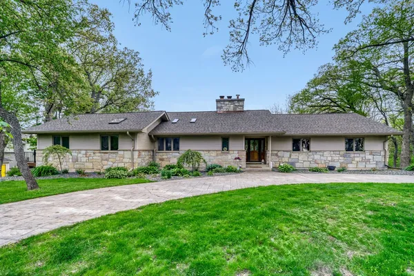 $999,000 | 39W526 Lori Lane, Elgin, IL 60124